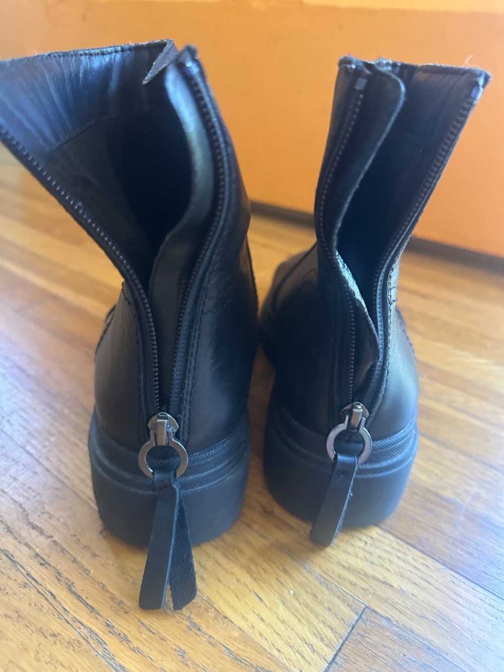 Naturalizer Black Leather Lug Sole Back Zip Ankle Boots Sz 6.5 - Picture 5 of 8